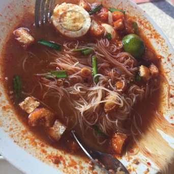 Malaysian Mee Siam (thin rice noodles in a mix of spicy, sweet and sour gravy)